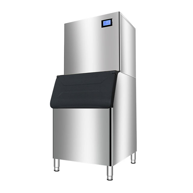 The reason why the ice maker machine keeps running water and does not make ice