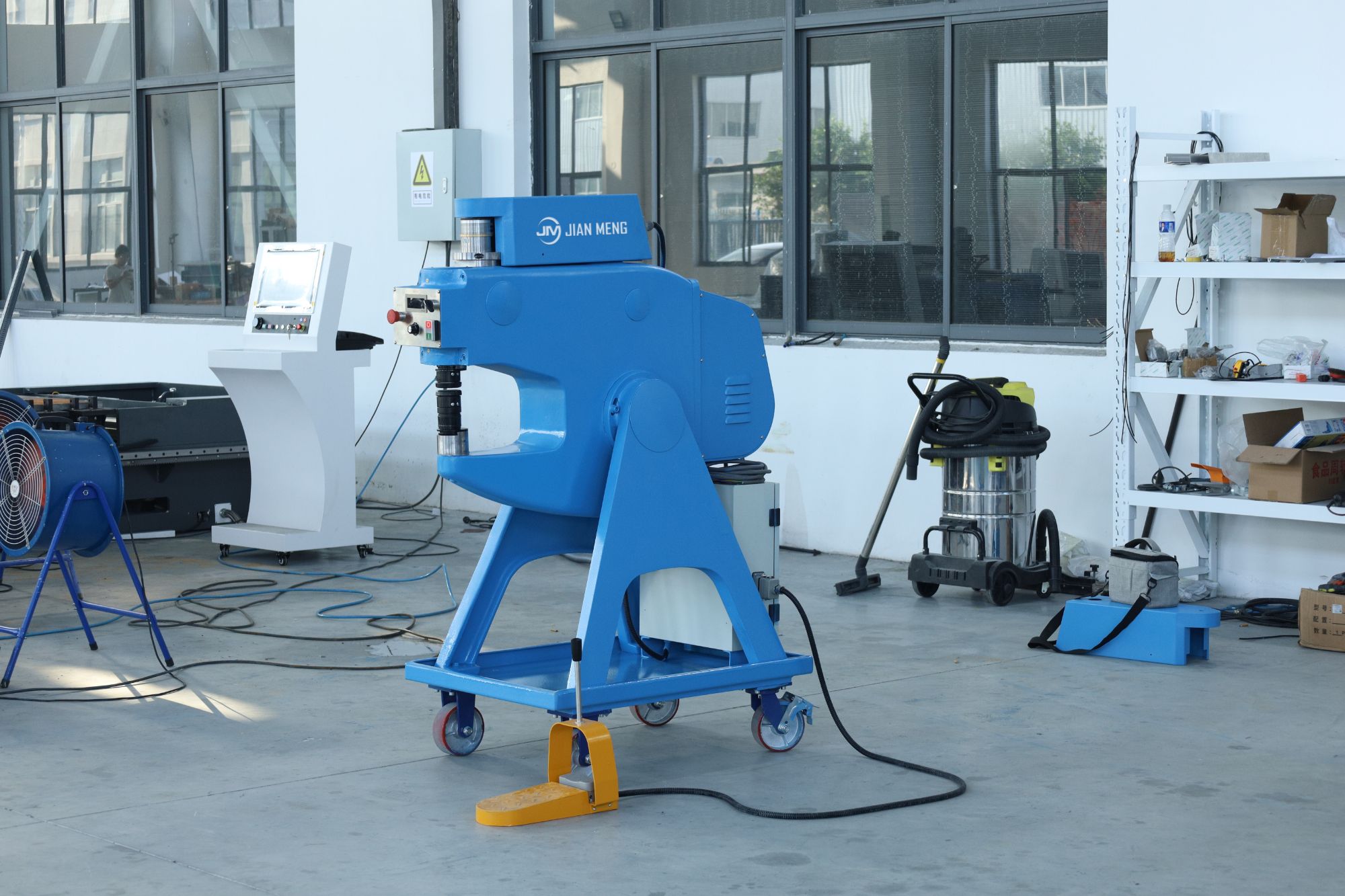China Machine Manufacturer Sees Shrinking Demand: Key Industry Trends